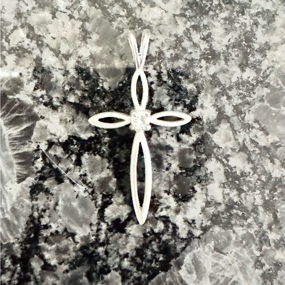 Elegant Silver Cross Pendant